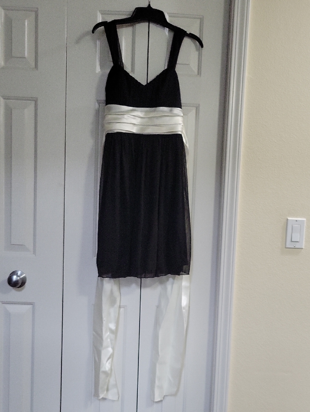Vintage Trixxi Black and White Satin Sash Flowy Cocktail Dress
